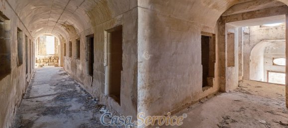 Дом с 20 спальнями в Alezio, Италия № 86722 28