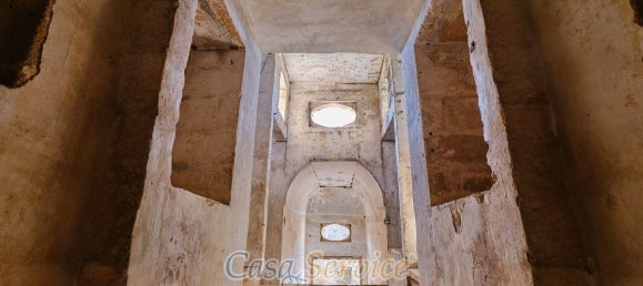 Дом с 20 спальнями в Alezio, Италия № 86722 21