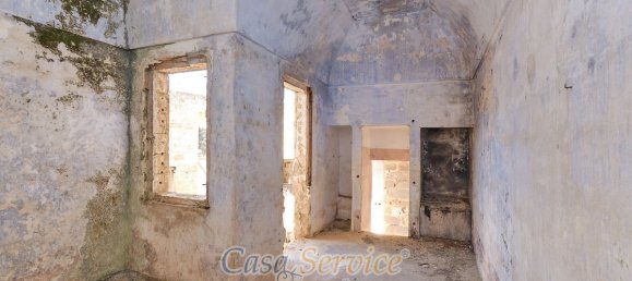 Дом с 20 спальнями в Alezio, Италия № 86722 10