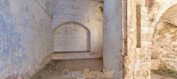 Дом с 20 спальнями в Alezio, Италия № 86722 9