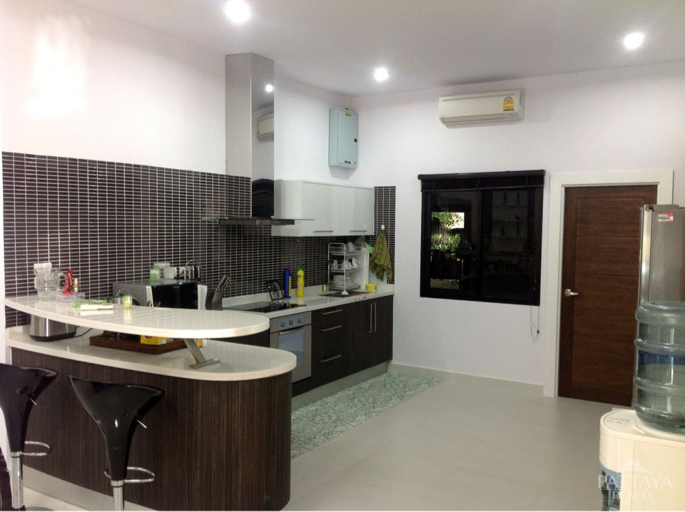 Café/restaurante de 3 dormitorios en Pattaya, Thailand No. 654