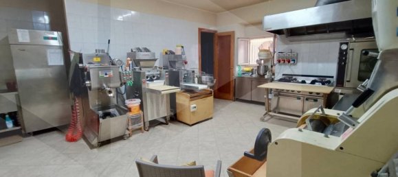 2-Zimmer Gewerbliche Immobilie in San Giovanni Rotondo, Italy, Nr. 22174 4