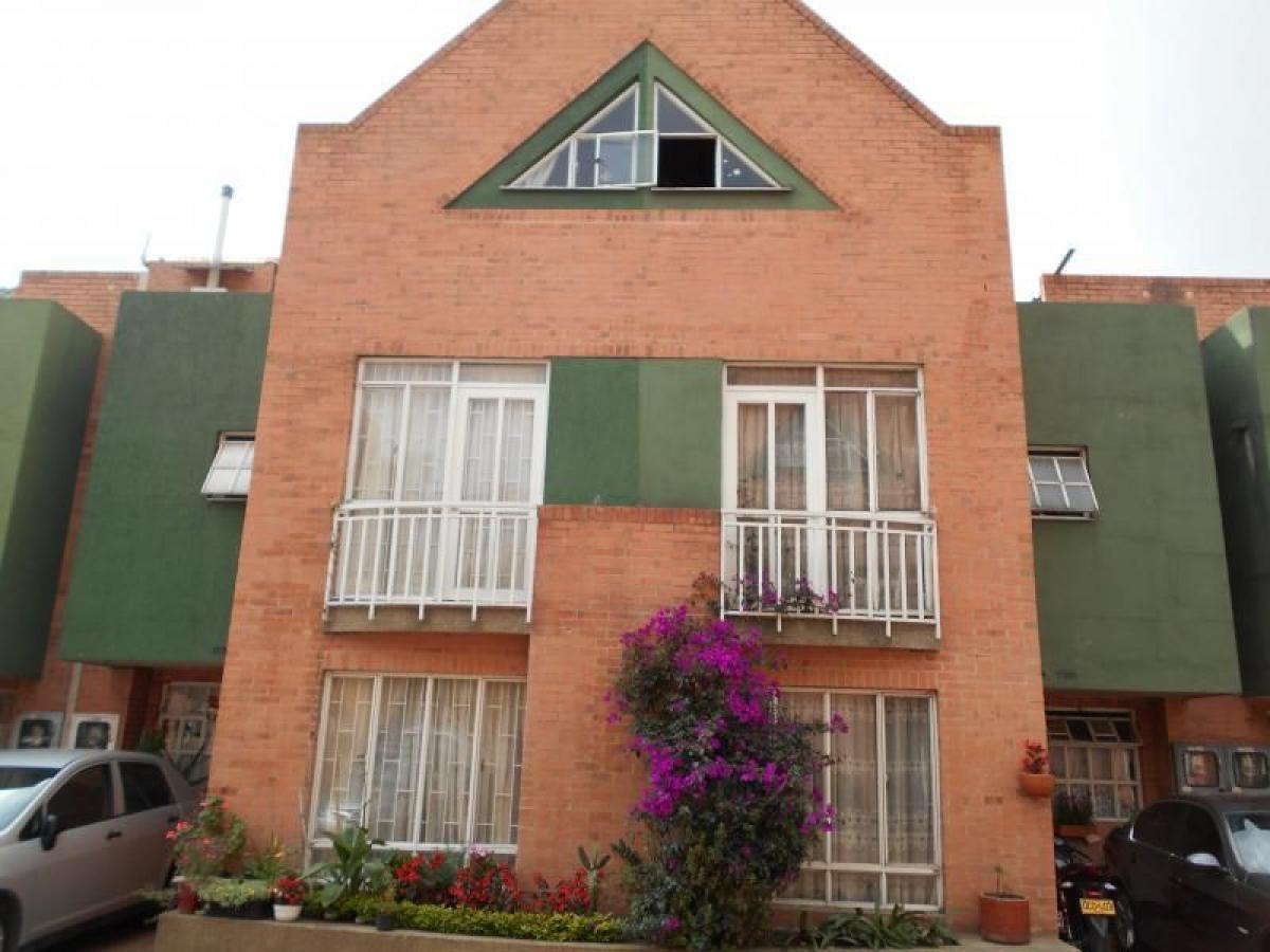 Casa de 4 dormitorios en Bogotá, Colombia No. 11880