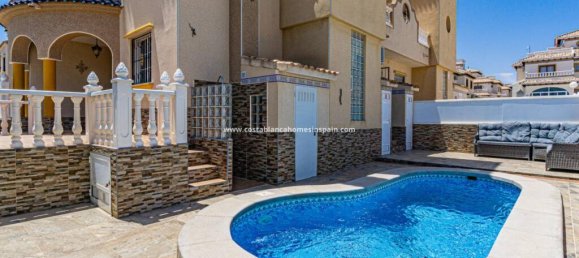 3 bedrooms Villa in Alicante, Spain No. 171472 10