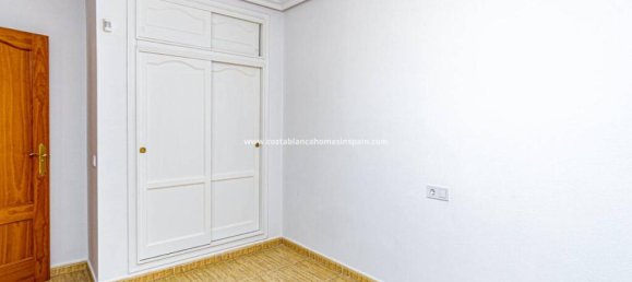 3 bedrooms Villa in Alicante, Spain No. 171472 2