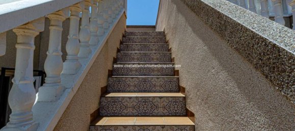 3 bedrooms Villa in Alicante, Spain No. 171472 5