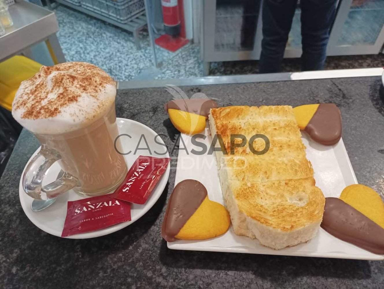 149m² Commercial property in Quarteira, Portugal No. 205073