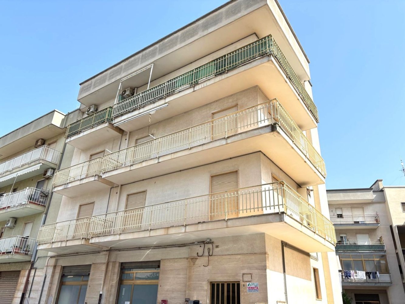 Apartamento de 5 dormitorios en Turi, Italy No. 314531