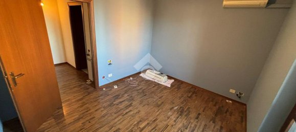 3 bedrooms Villa in Novara, Italy No. 53251 18