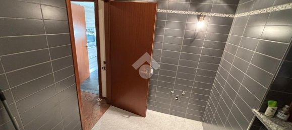 3 bedrooms Villa in Novara, Italy No. 53251 5