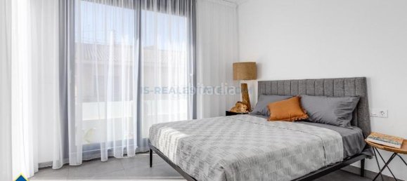 Дом с 4 спальнями в Торревьеха, Испания № 131917 3