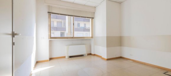 Oficina en Gorgonzola, Italy 1027 m² No. 12672 10