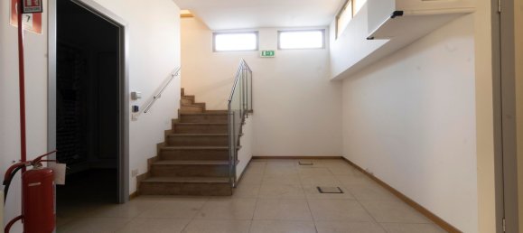 Oficina en Gorgonzola, Italy 1027 m² No. 12672 23