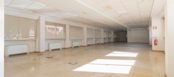 Oficina en Gorgonzola, Italy 1027 m² No. 12672 12