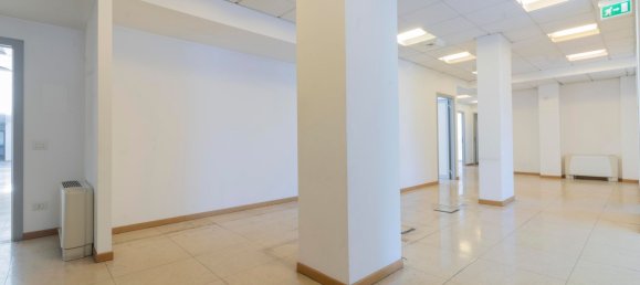 Oficina en Gorgonzola, Italy 1027 m² No. 12672 7