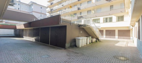 Oficina en Gorgonzola, Italy 1027 m² No. 12672 24