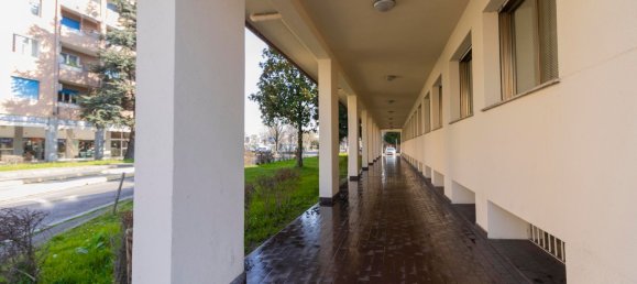 Oficina en Gorgonzola, Italy 1027 m² No. 12672 5