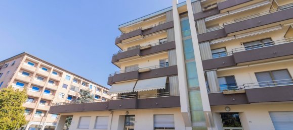 Oficina en Gorgonzola, Italy 1027 m² No. 12672 26