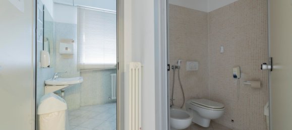 Oficina en Gorgonzola, Italy 1027 m² No. 12672 20