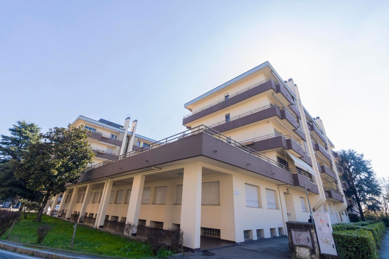 Oficina en Gorgonzola, Italy 1027 m² No. 12672