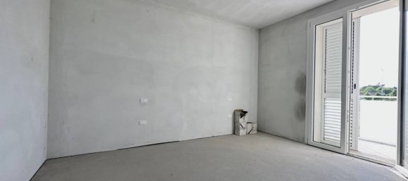 2 bedrooms Apartment in Ravenna, Italy No. 21494 2