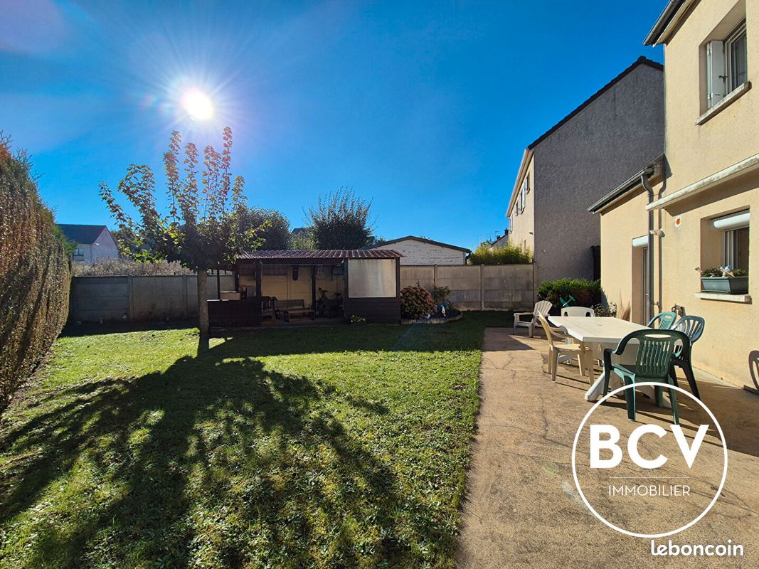 4 bedrooms House in Chartres, France No. 232520