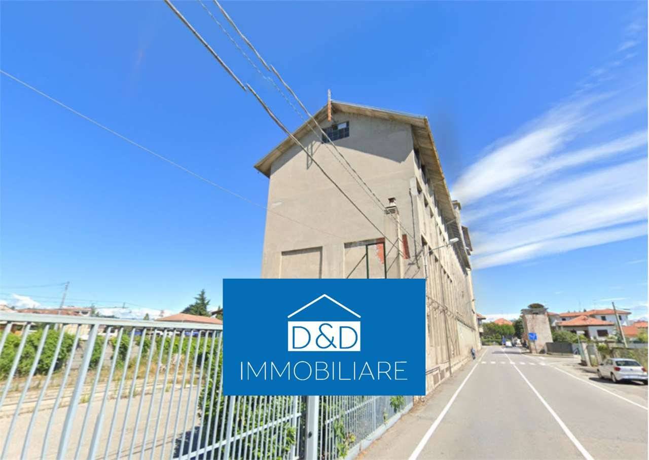 Almacén de 5 habitaciónes en Borgomanero, Italy No. 264974