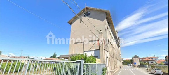 Almacén de 5 habitaciónes en Borgomanero, Italy No. 264974 2