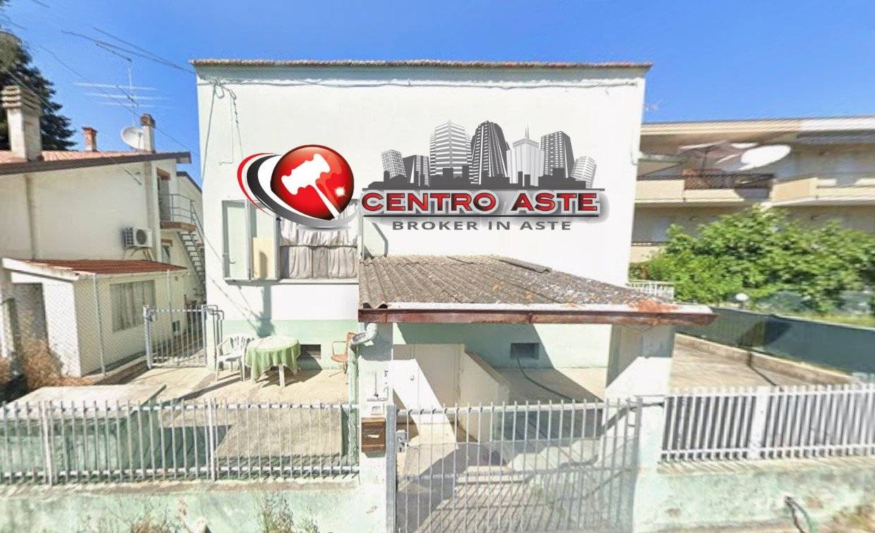 3 bedrooms Villa in Cattolica, Italy No. 183374