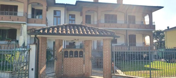 Villa de 8 dormitorios en Cadeo, Italy No. 314590 2