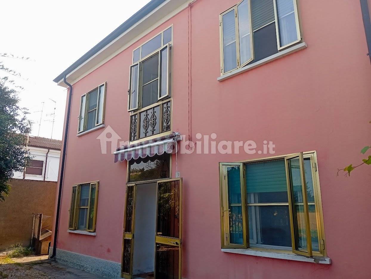 2 bedrooms House in Ferrara, Italy No. 284504