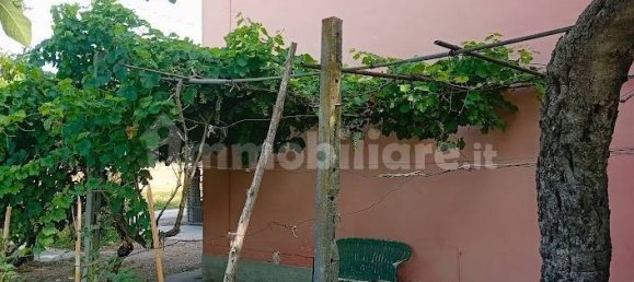 2 bedrooms House in Ferrara, Italy No. 284504 3