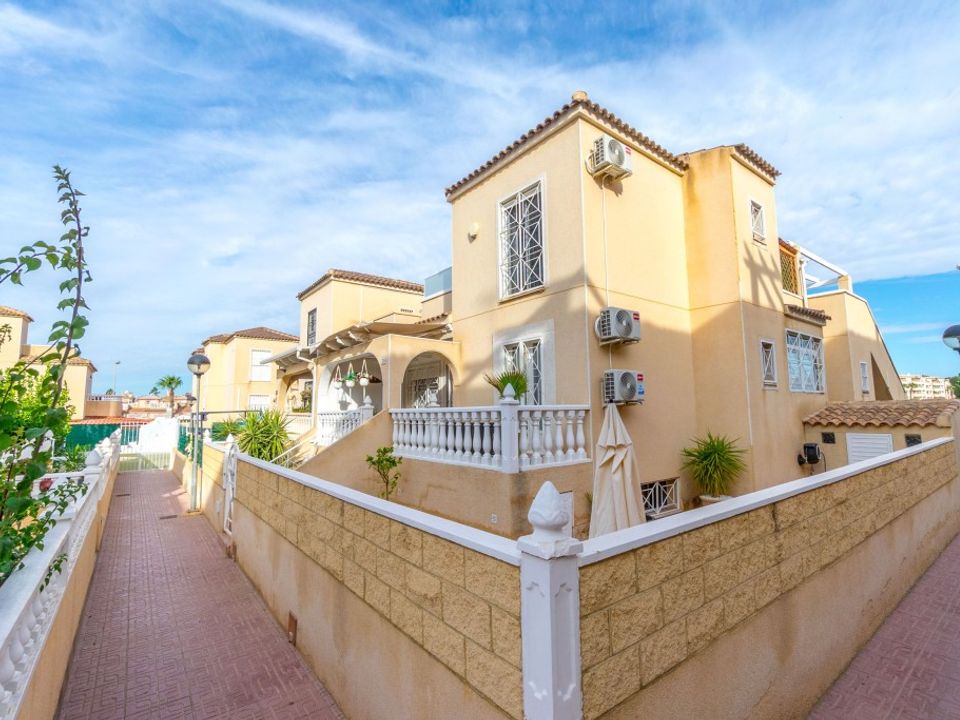 4 غرف نوم فيلا في Alicante, Spain رقم 240784