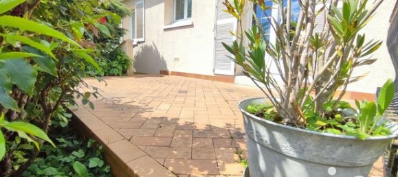 3 bedrooms House in Luisant, France No. 302189 2