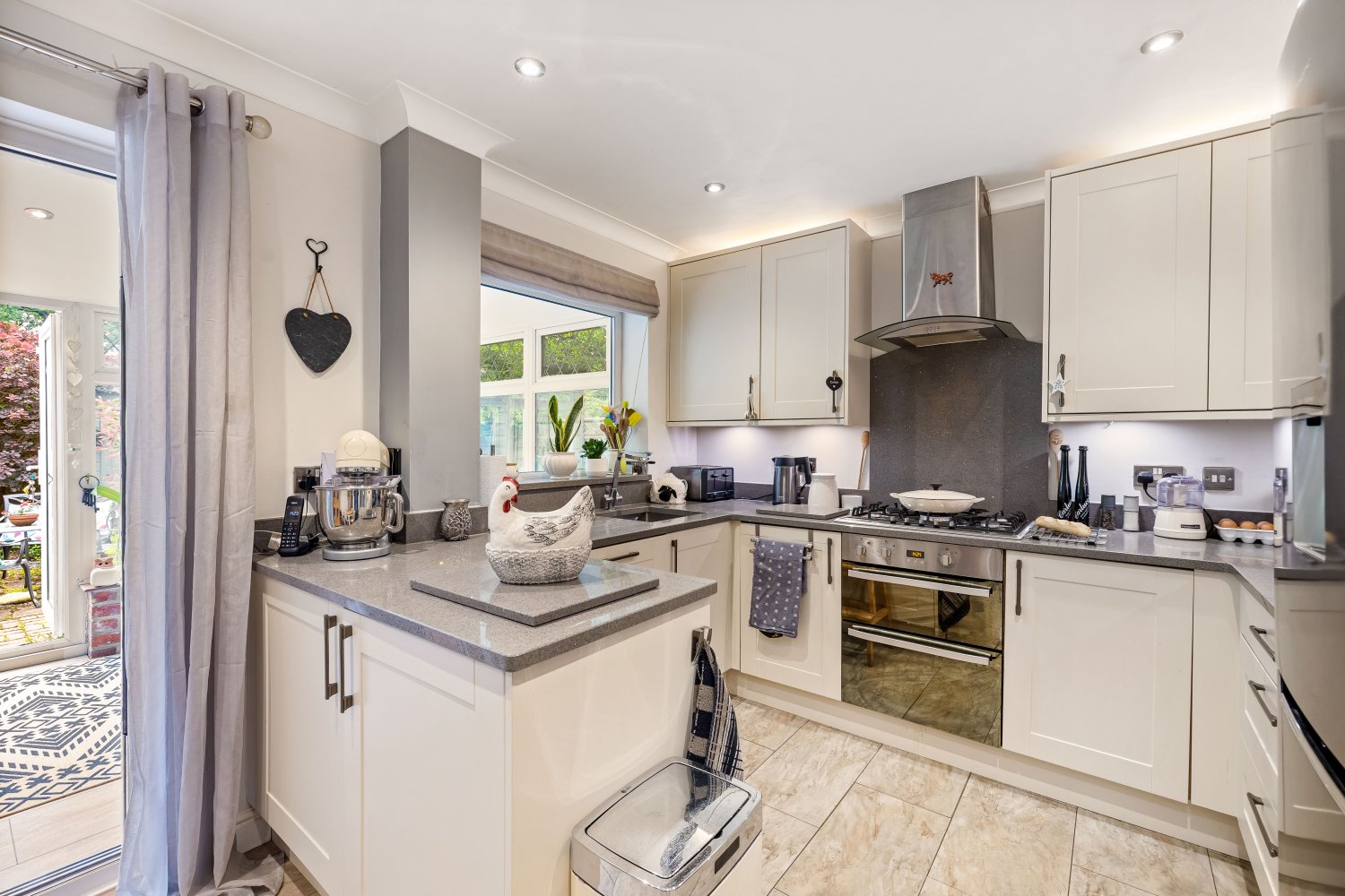 2 bedrooms House in Redhill, United Kingdom No. 1006