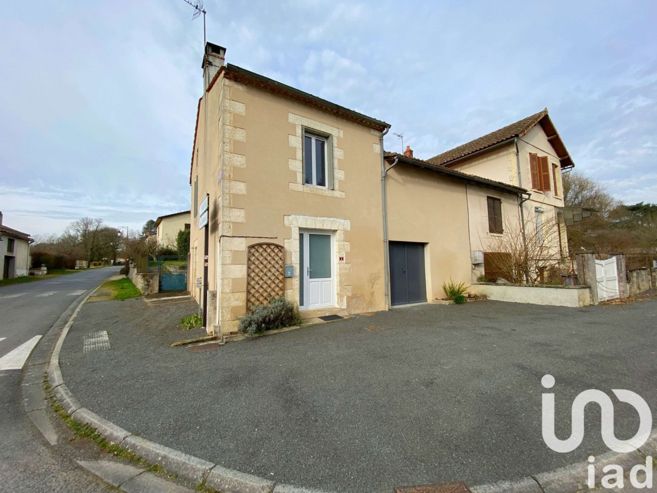 3 Schlafzimmer Haus in Lessac, France, Nr. 104881