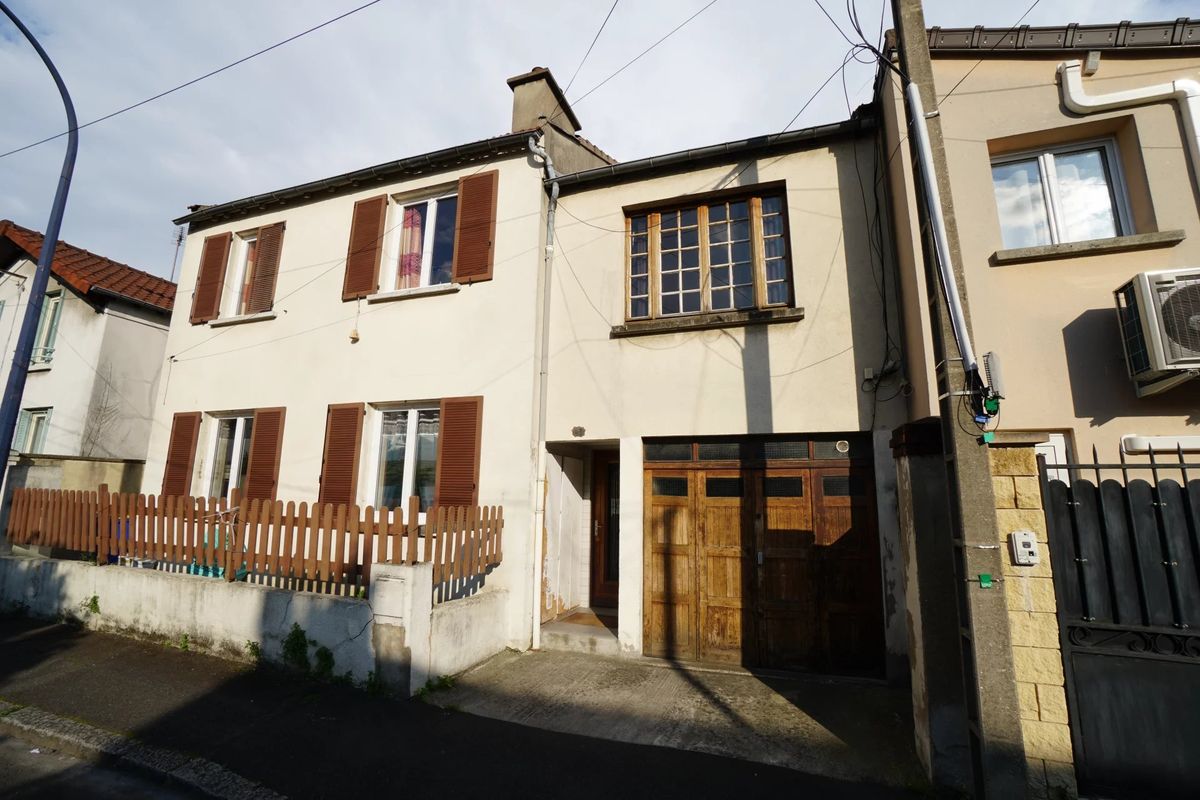 Apartamento de 2 dormitorios en Drancy, France No. 182912