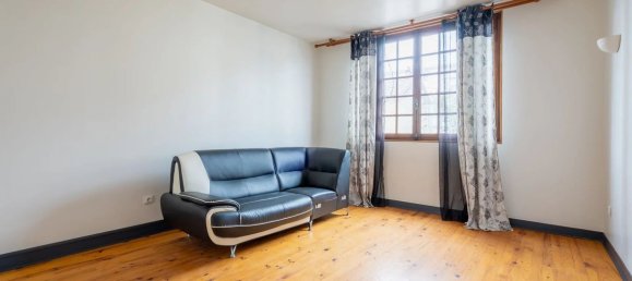 Apartamento de 2 dormitorios en Drancy, France No. 182912 2