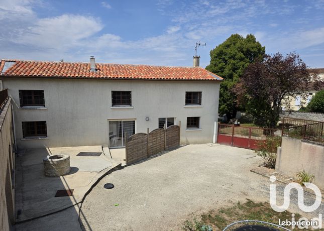 Moradia em banda T2 em Charente, France N.º 313795