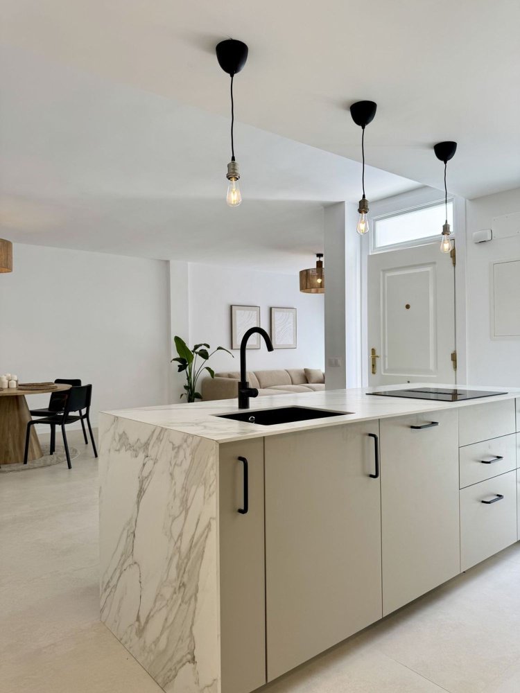 Apartamento de 2 dormitorios en Marbella, Spain No. 49502