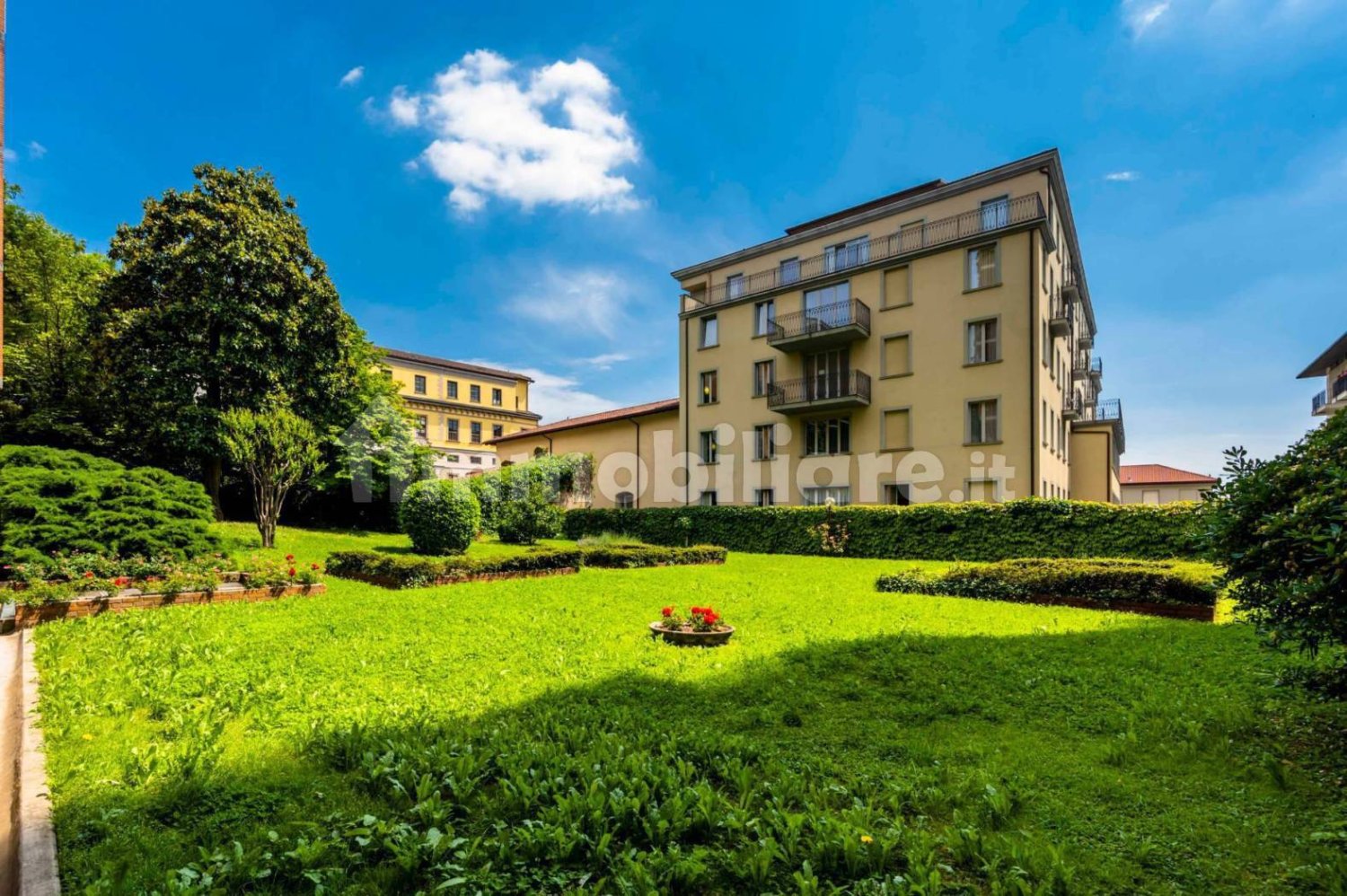 2 bedrooms Apartment in Bergamo, Italy No. 323441