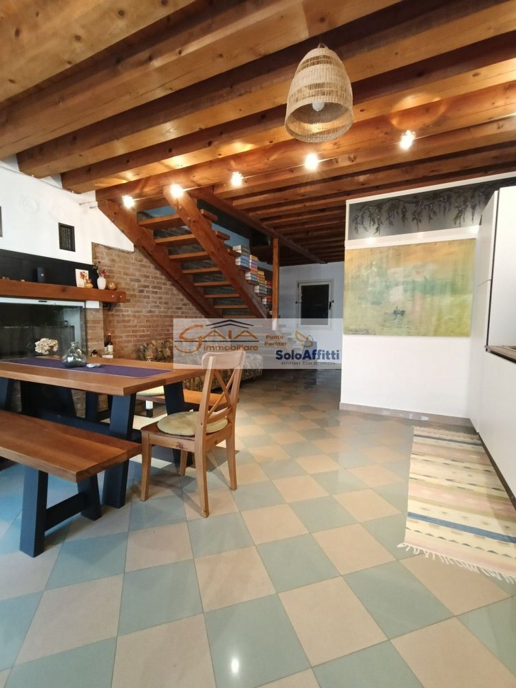 143m² Commercial property in Mira, Italy No. 257472