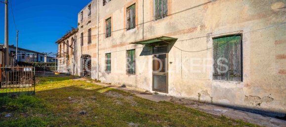 3 bedrooms House in Conegliano, Italy No. 103884 5