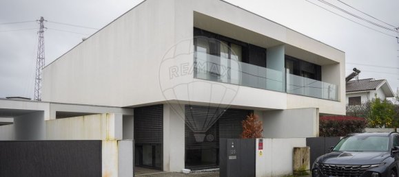 3 bedrooms House in Avintes, Portugal No. 17207 17