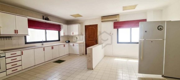 4 bedrooms Villa in Manama, Bahrain No. 628 4