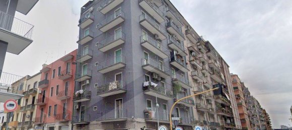 3 rooms Building in Bari, Italy No. 34343 3