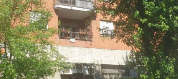 96m² Commercial property in San Donato Milanese, Italy No. 288005 4