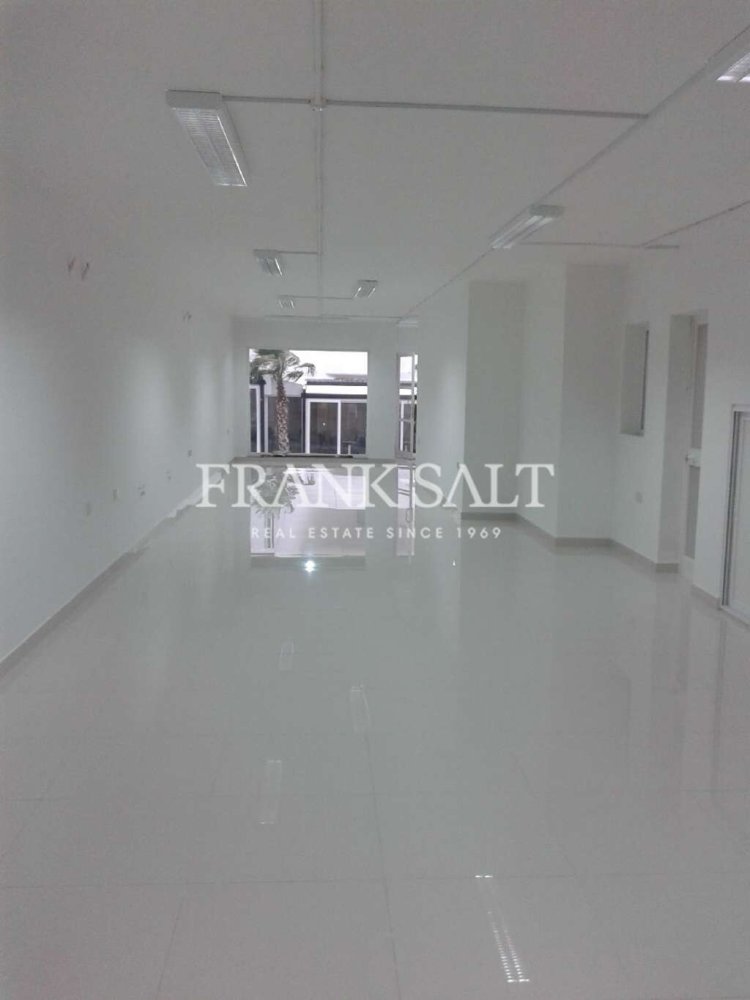 Магазин 94м² в Сан-Пауль-иль-Бахар, Мальта № 12849