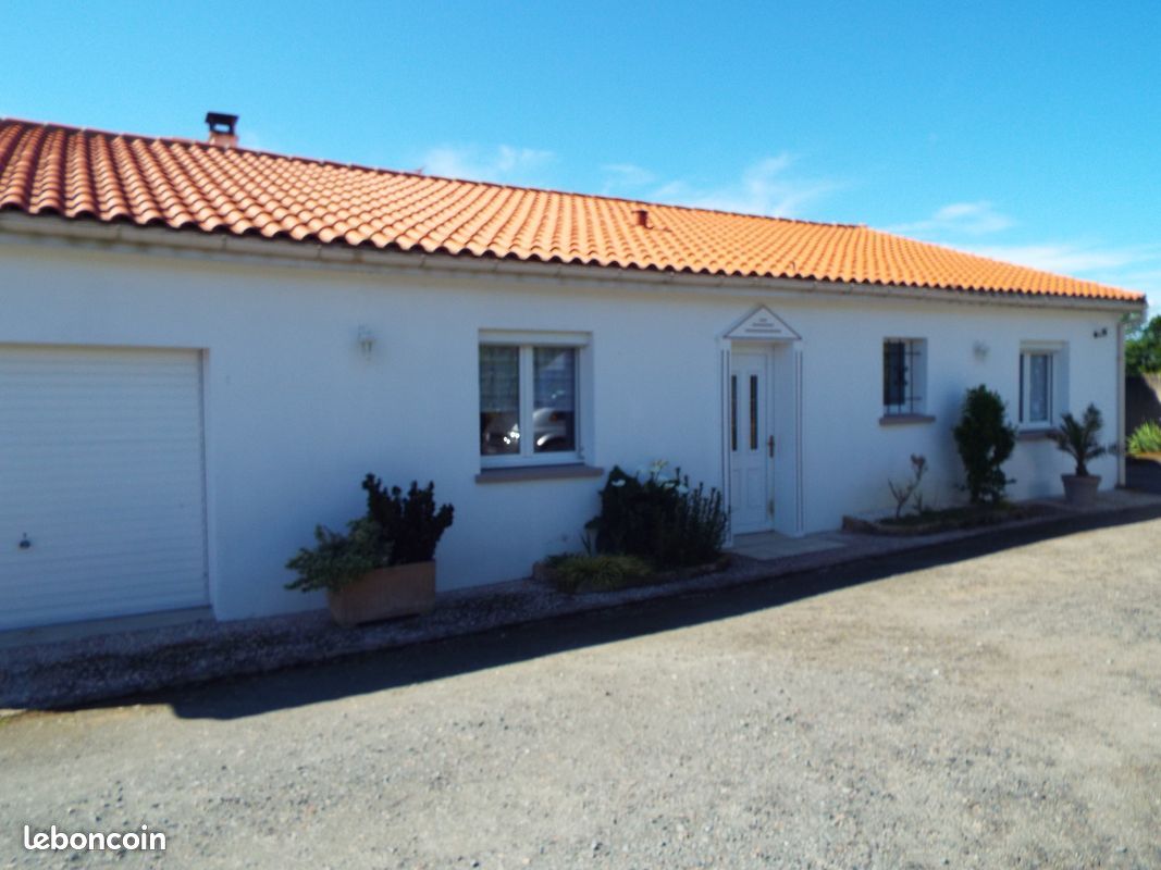 3 bedrooms House in Deux-Sevres, France No. 338935