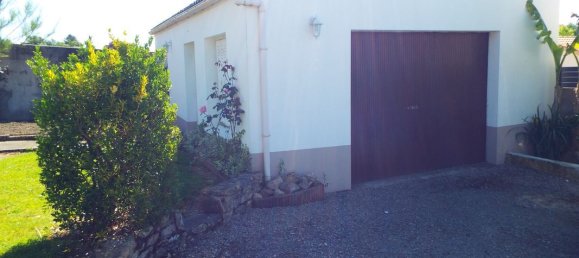 3 bedrooms House in Deux-Sevres, France No. 338935 2